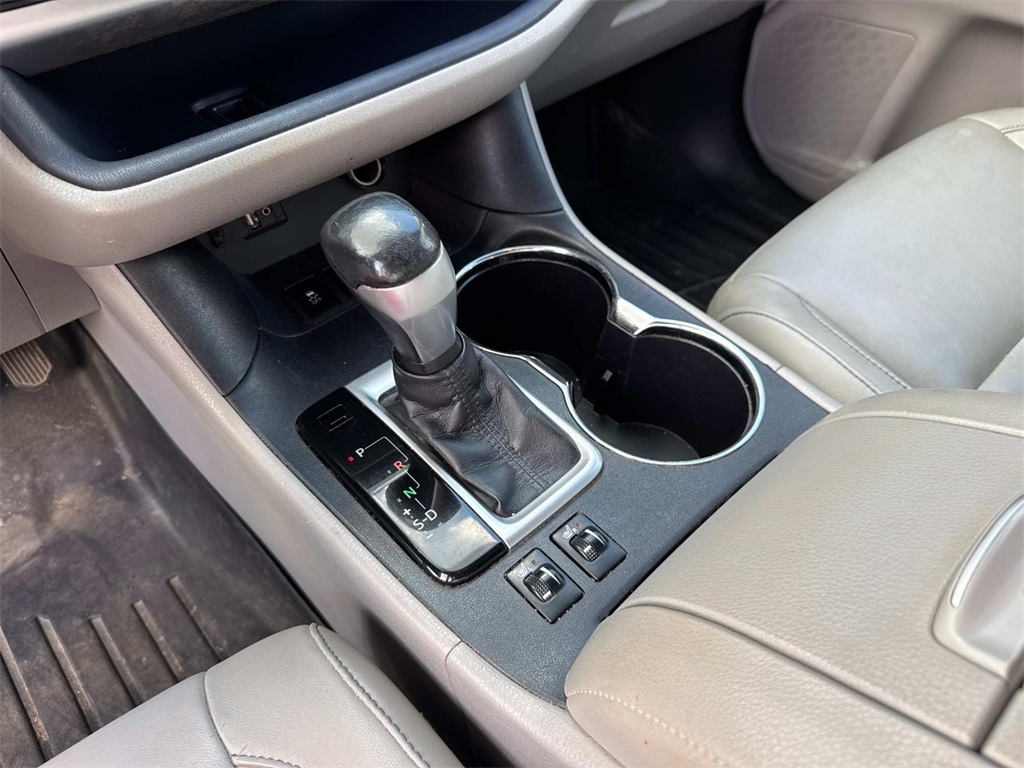2016 Toyota Highlander XLE photo 22