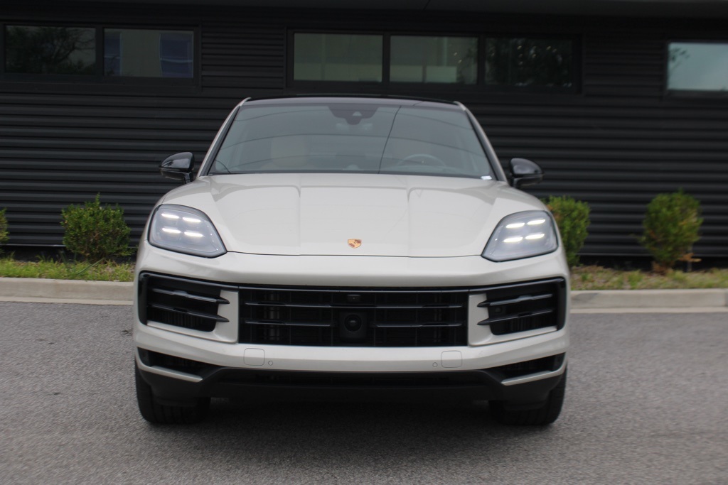 2025 Porsche Cayenne Coupe Base photo 10