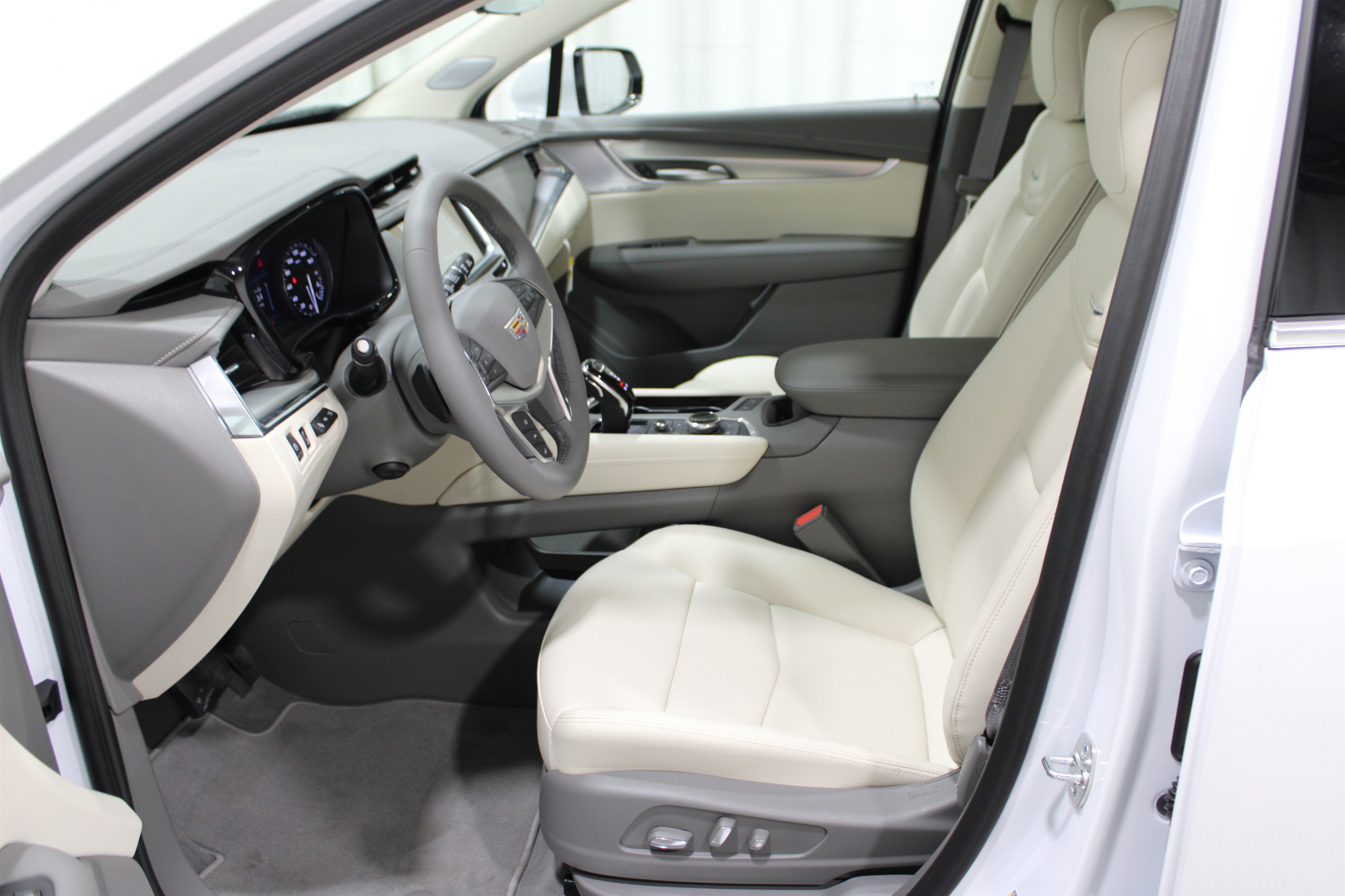 2025 Cadillac XT5 Premium Luxury photo 3