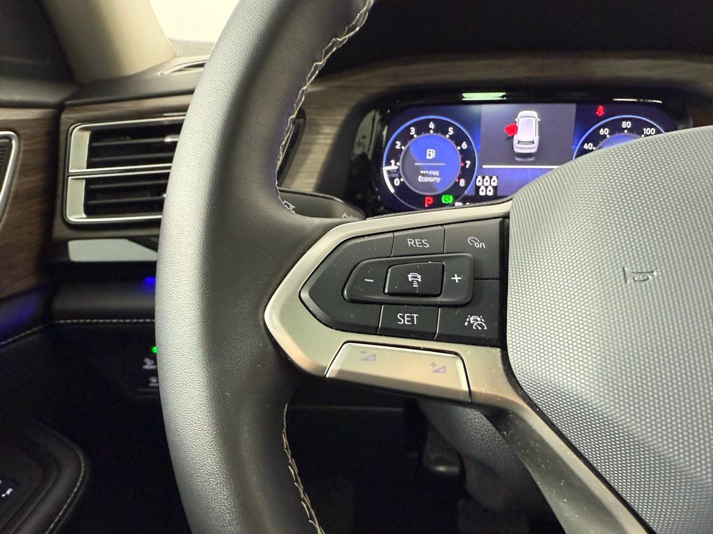 2024 Volkswagen Atlas SEL photo 17