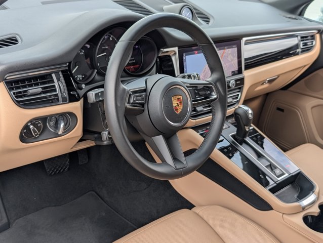 2024 Porsche Macan T photo 4