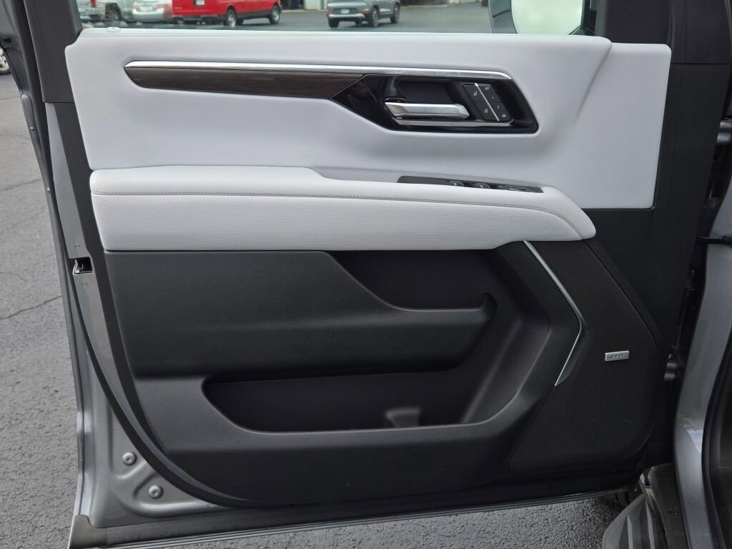 2025 Chevrolet Tahoe Premier photo 20
