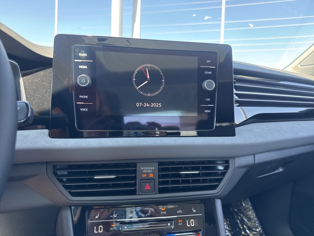 2025 Volkswagen Jetta 1.5T SE photo 19