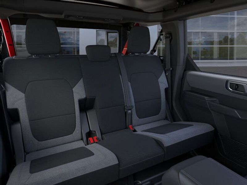 2025 Ford Bronco Base photo 9