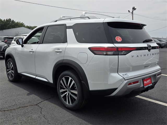 2025 Nissan Pathfinder Platinum photo 5