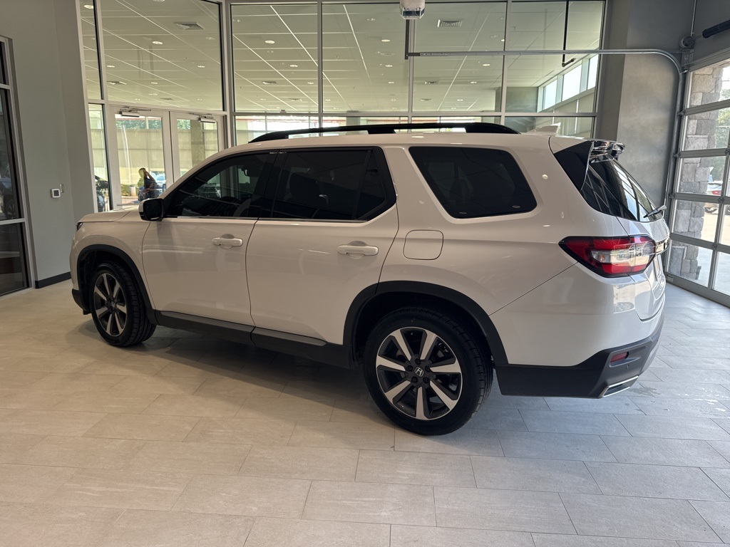 2023 Honda Pilot Touring photo 3