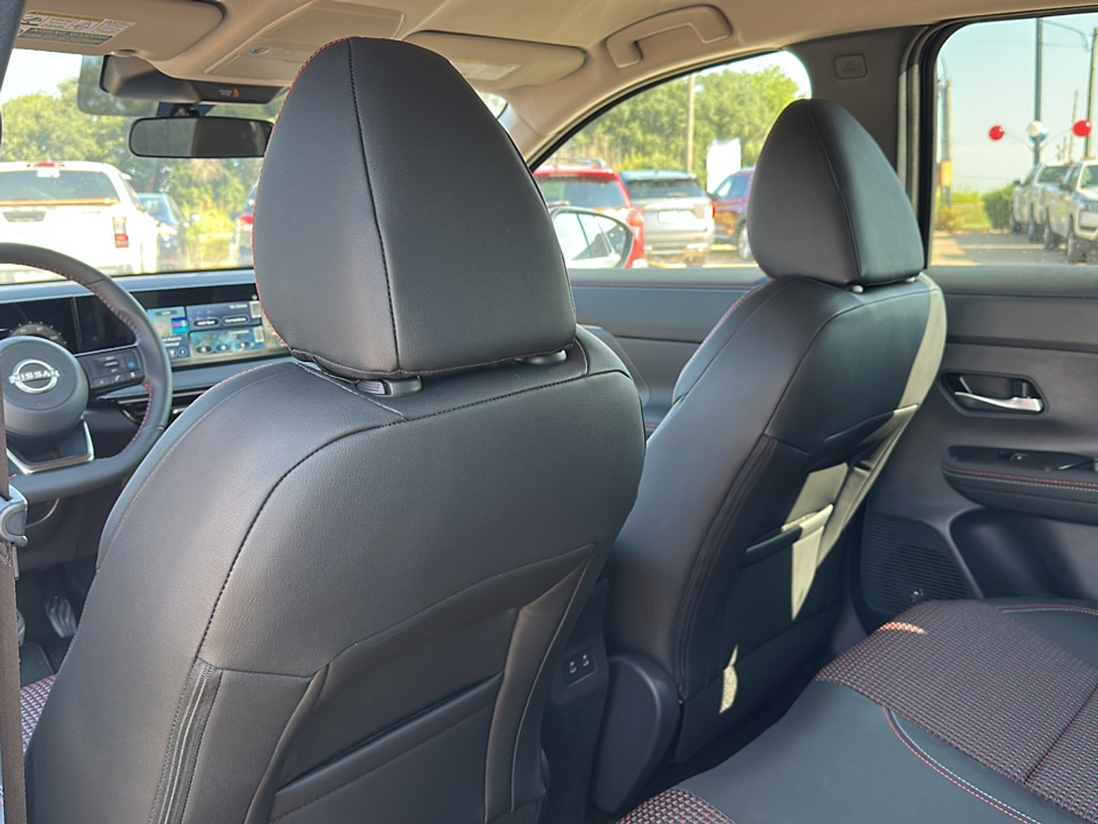 2025 Nissan Kicks SR photo 2