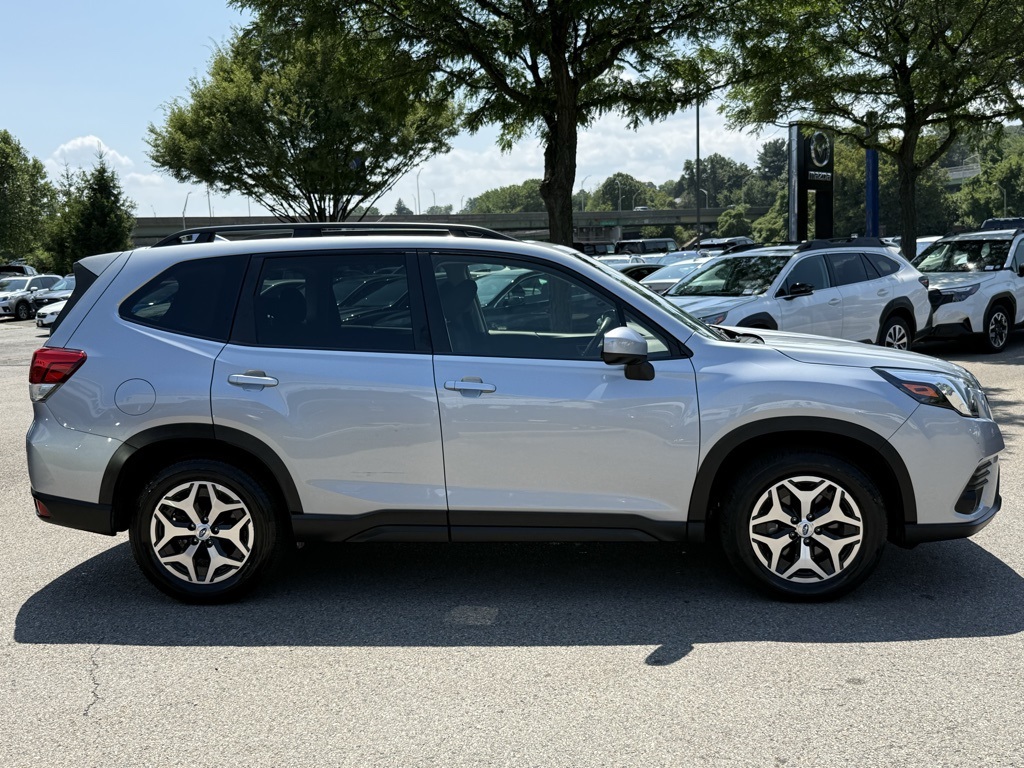 2022 Subaru Forester Premium photo 4
