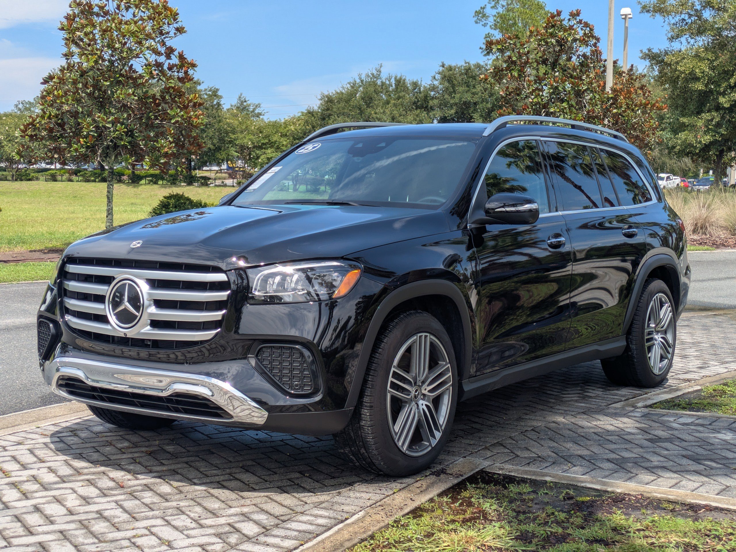 2025 Mercedes Benz GLS 450 4MATIC photo 9