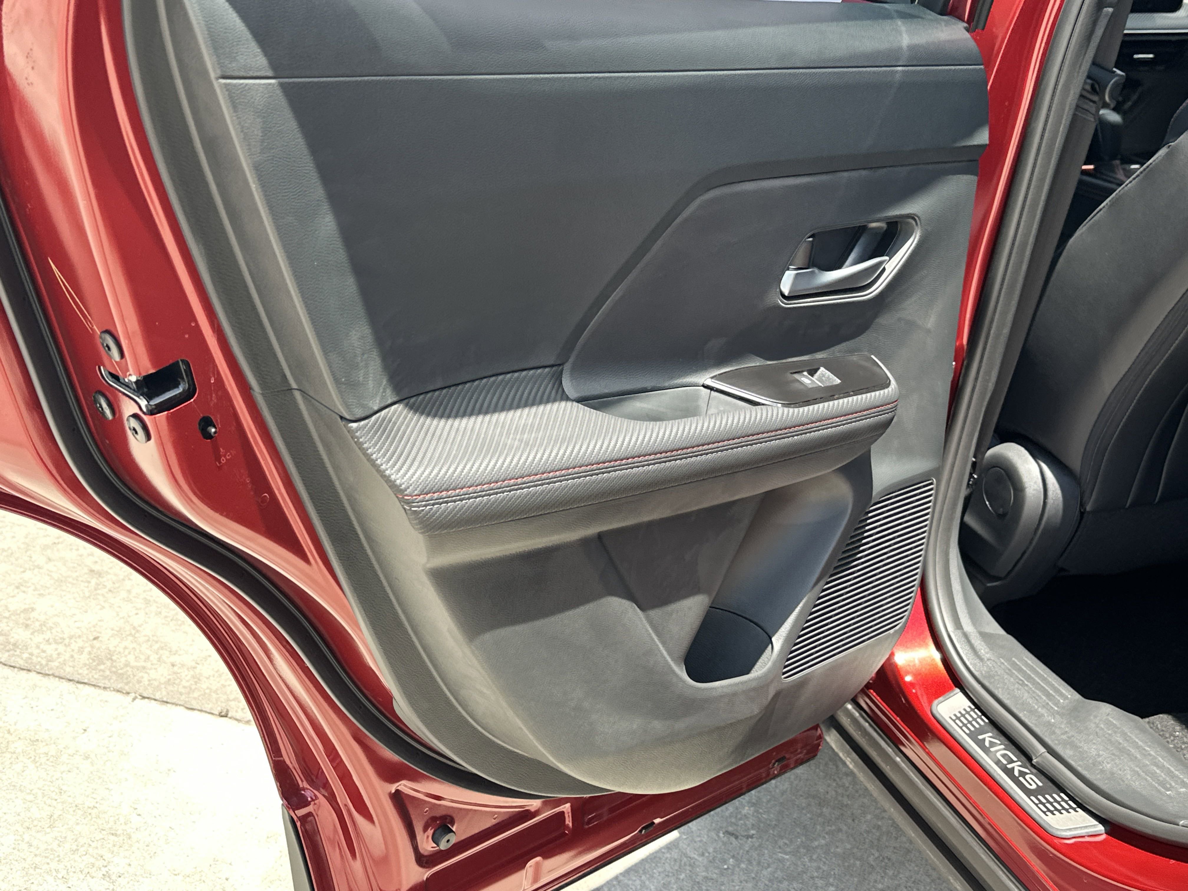 2025 Nissan Kicks SR photo 6