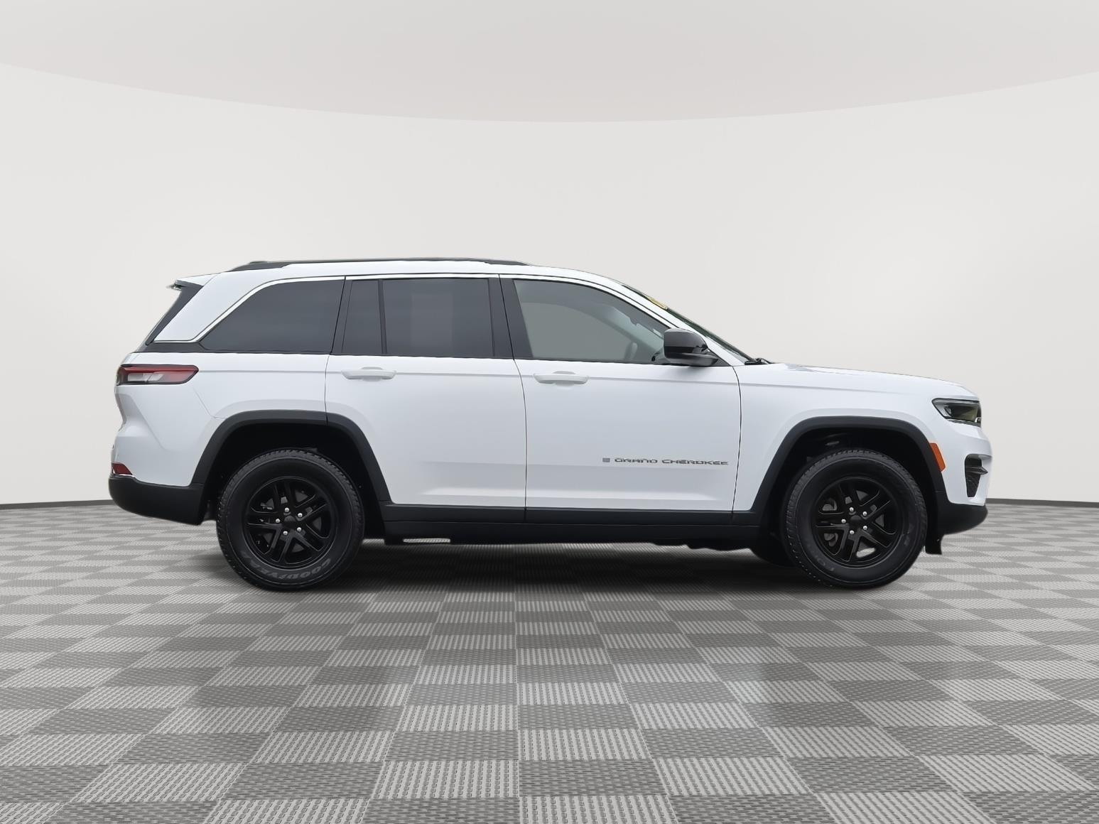 2022 Jeep Grand Cherokee Laredo photo 8