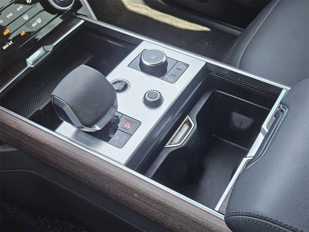 2023 Land Rover Range Rover SE photo 15