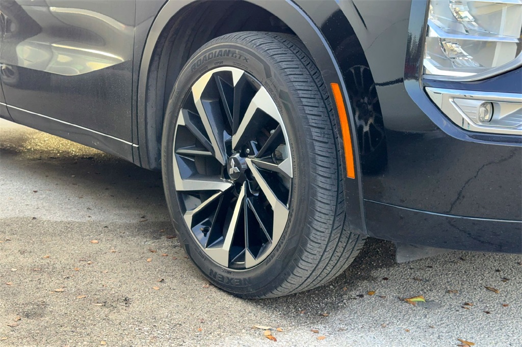 2024 Mitsubishi Outlander SEL Black Edition photo 3