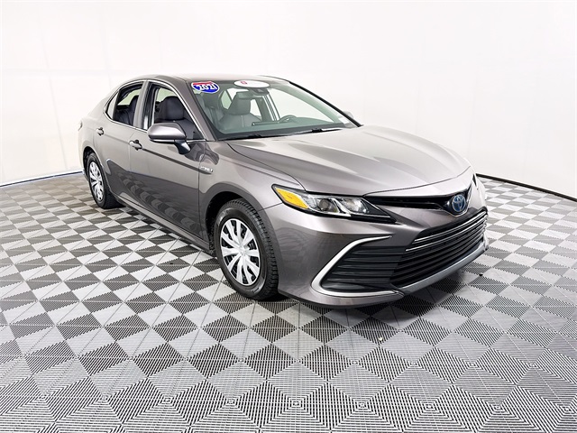 2021 Toyota Camry LE's photo