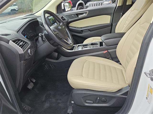 2022 Ford Edge SEL photo 4
