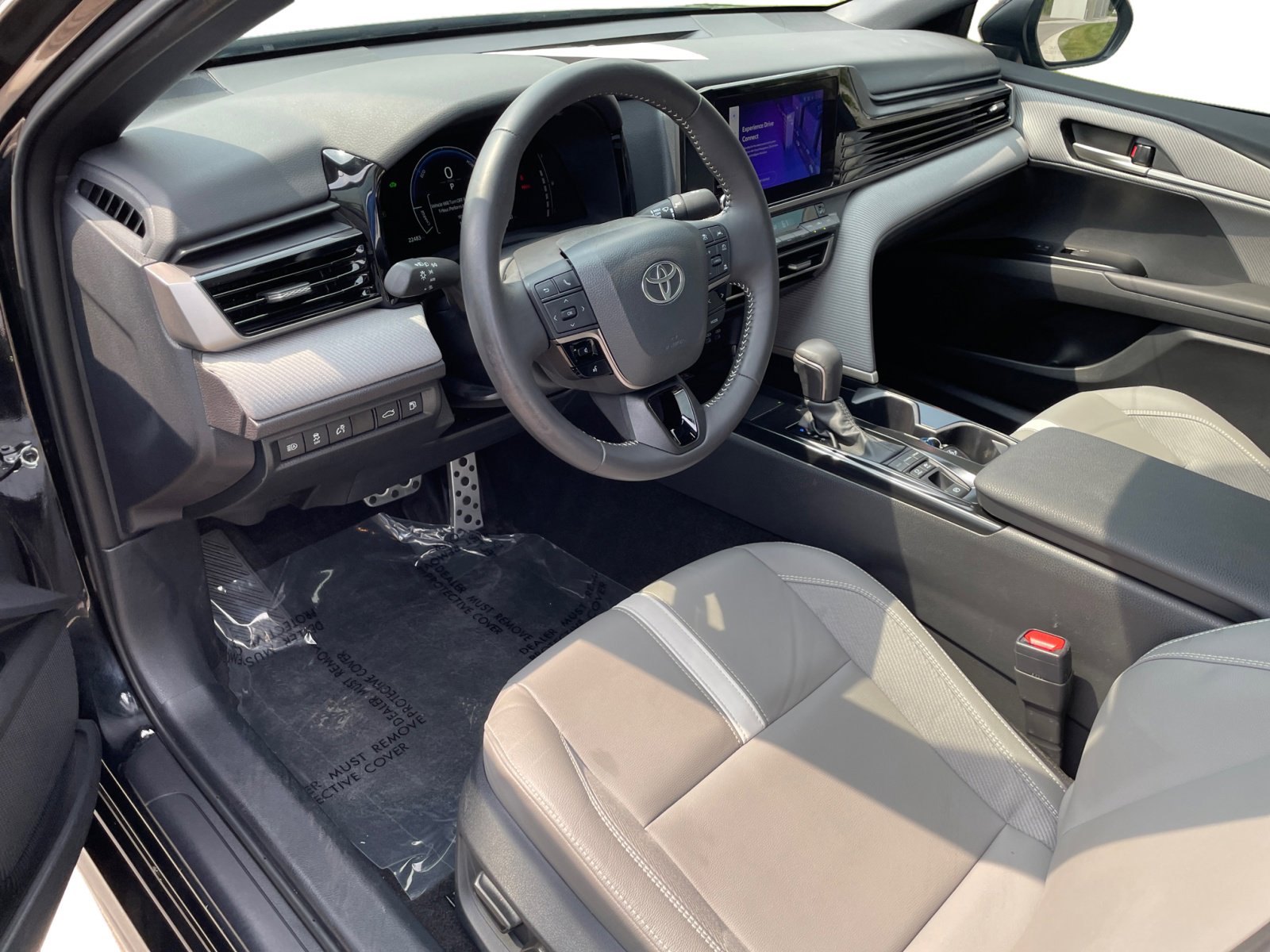 Used 2025 Toyota Camry SE with VIN 4T1DBADK3SU502277 for sale in Kansas City