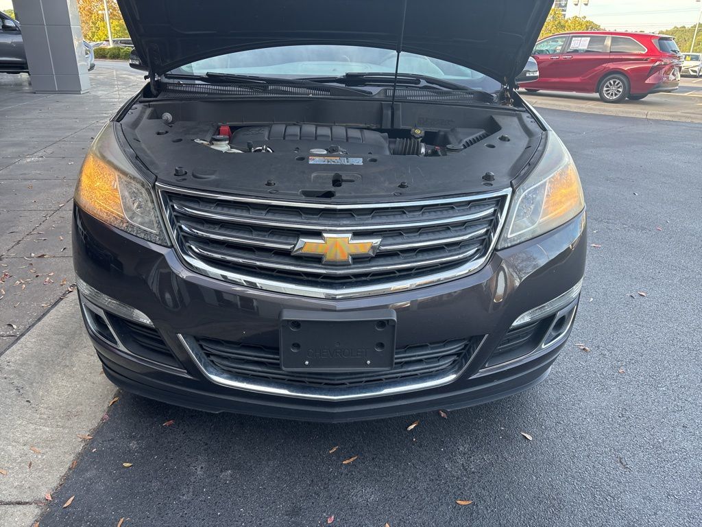 2017 Chevrolet Traverse 1LT photo 2