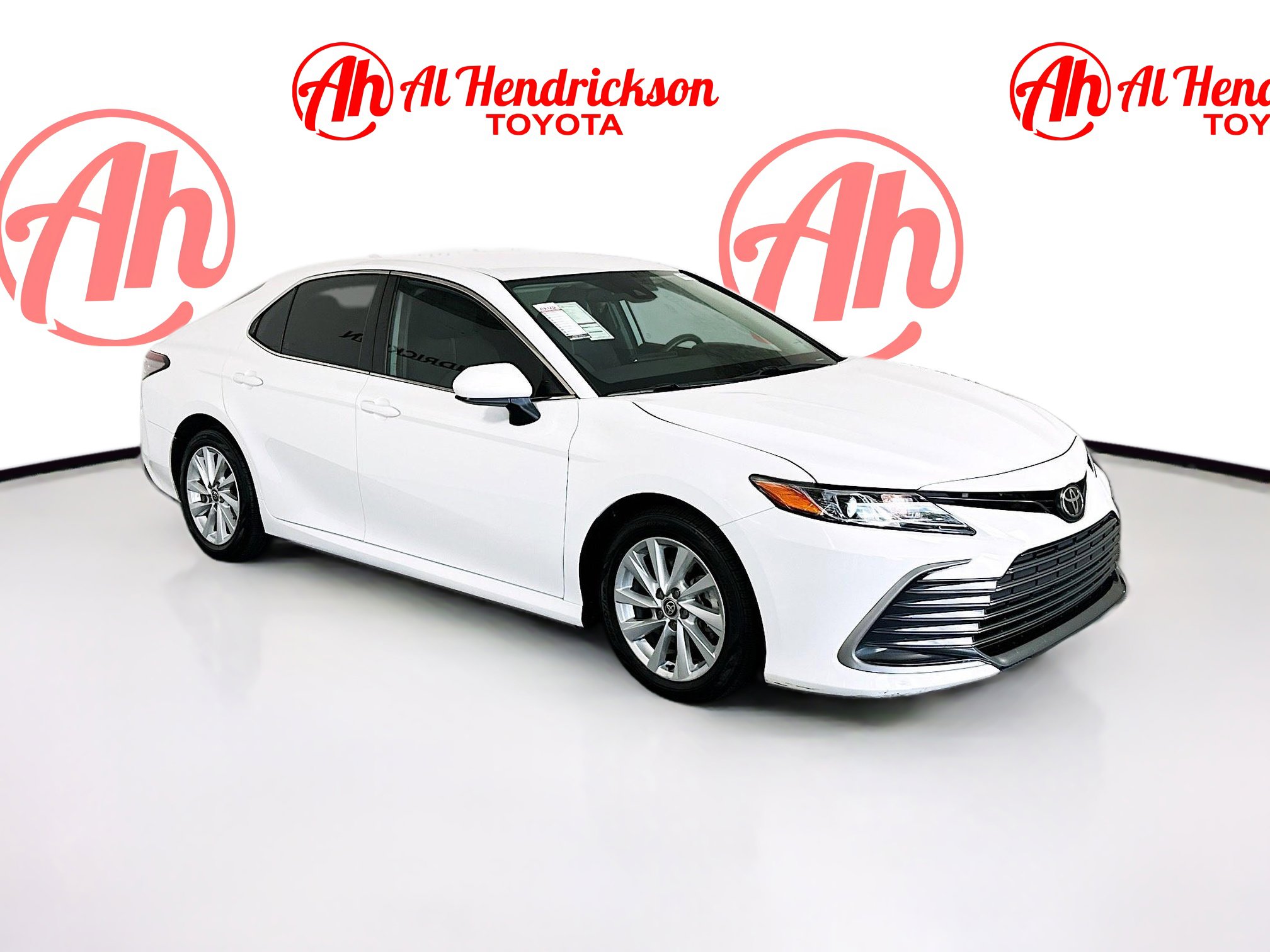 2023 Toyota Camry LE's photo
