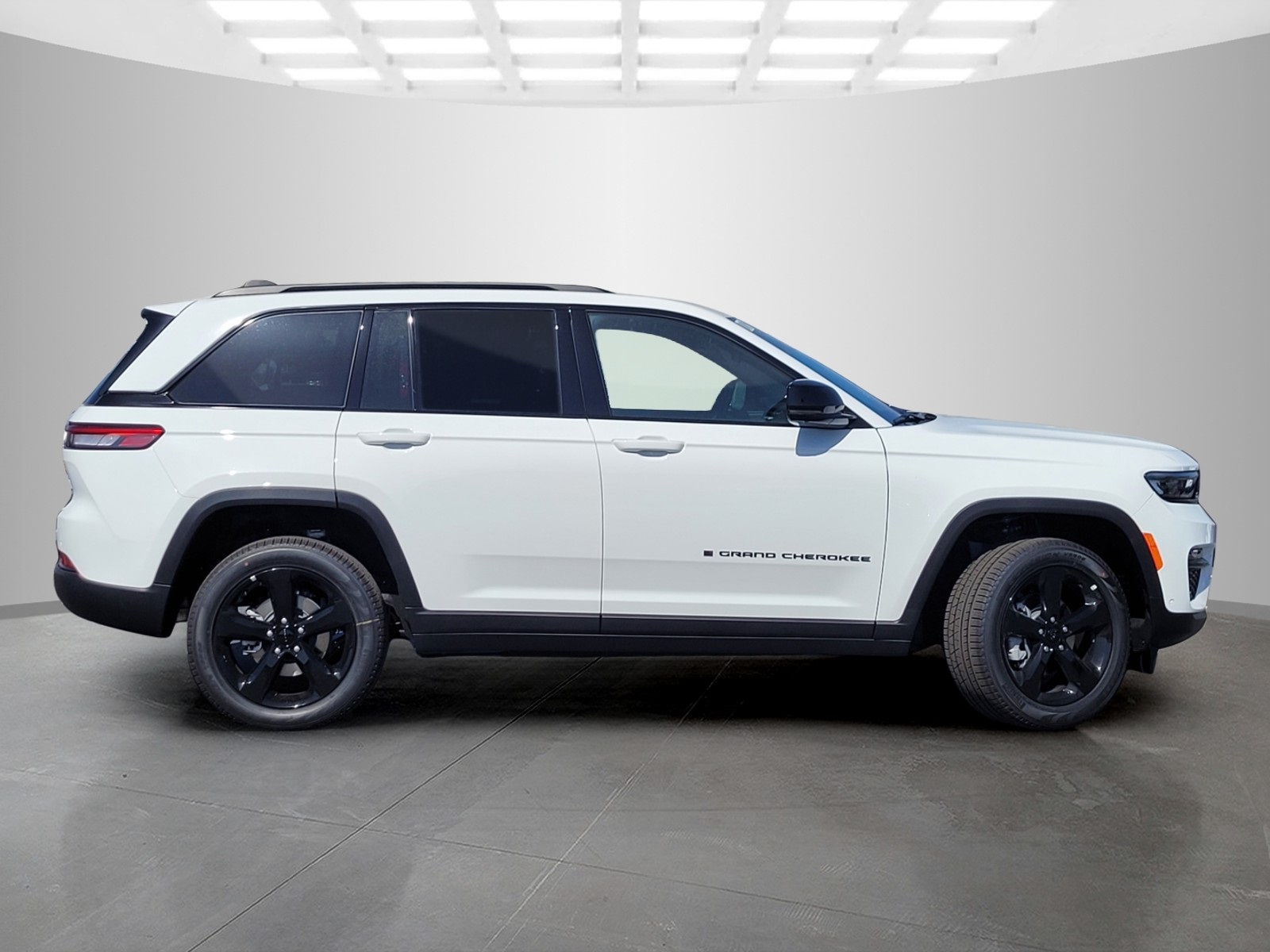 2025 Jeep Grand Cherokee Limited photo 2