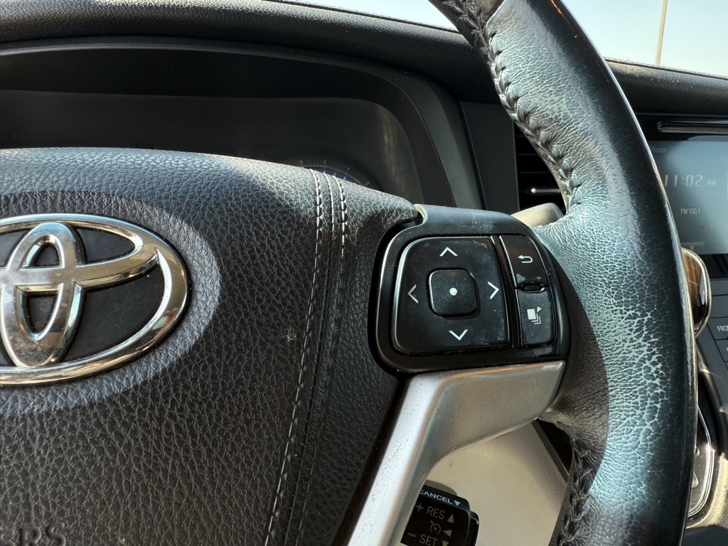 2017 Toyota Sienna Limited XLE Premium photo 12