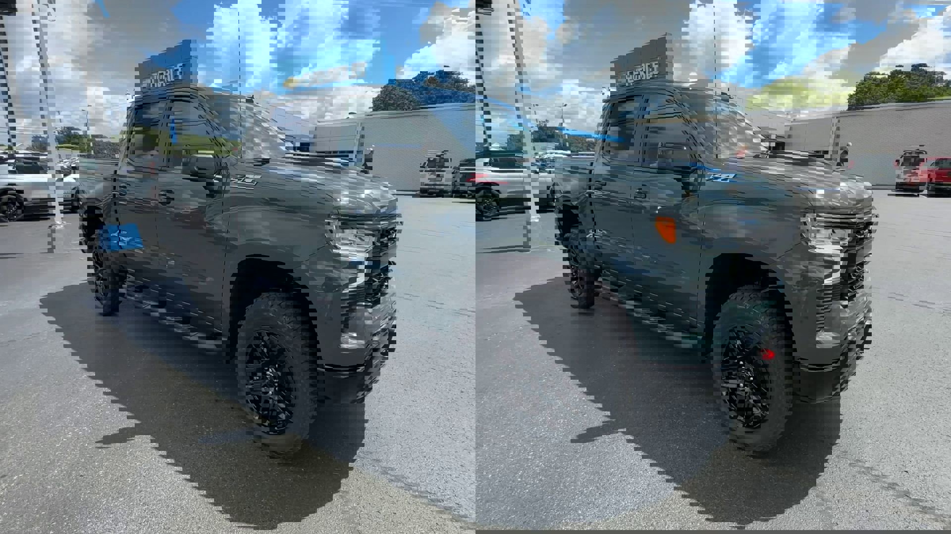 2025 Chevrolet Silverado 1500 LT Trail Boss photo 2