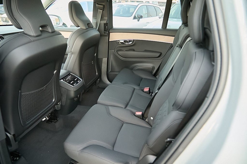 2026 VOLVO XC90 - Image 17