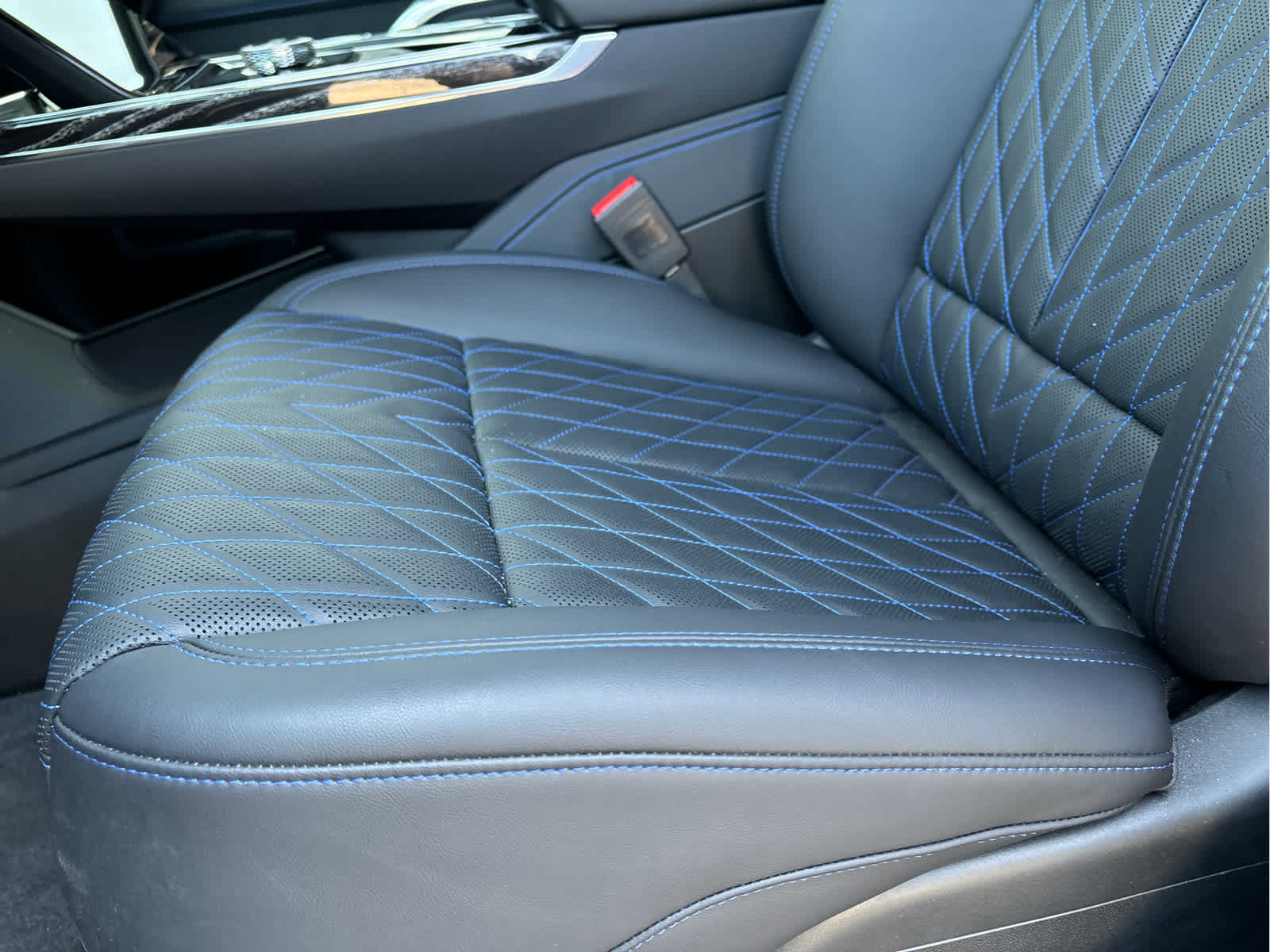 2025 Cadillac Escalade IQ Luxury photo 7