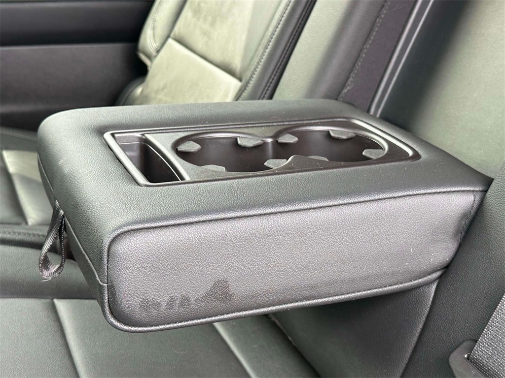 2021 Chevrolet Suburban Z71 photo 13