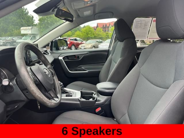 2021 Toyota RAV4 LE photo 4