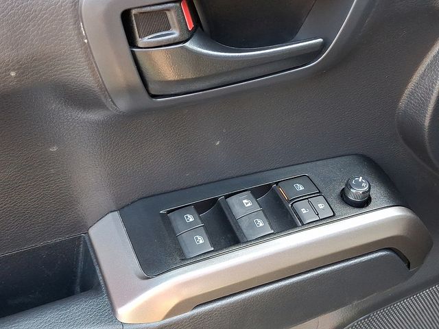 2022 Toyota Tacoma SR5 V6 photo 9