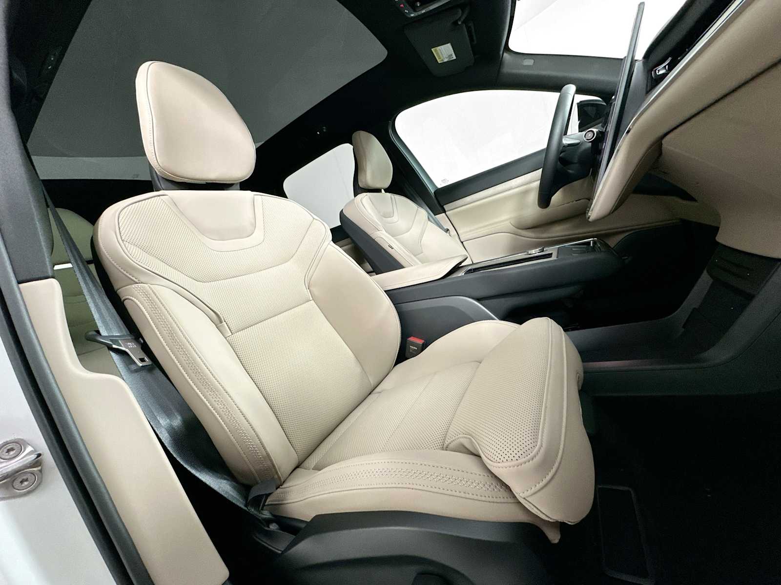2025 Volvo EX90 Plus photo 24