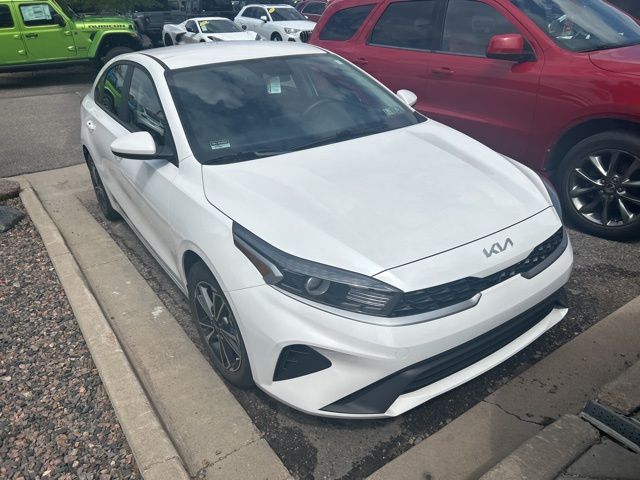 2022 Kia Forte LXS photo 3