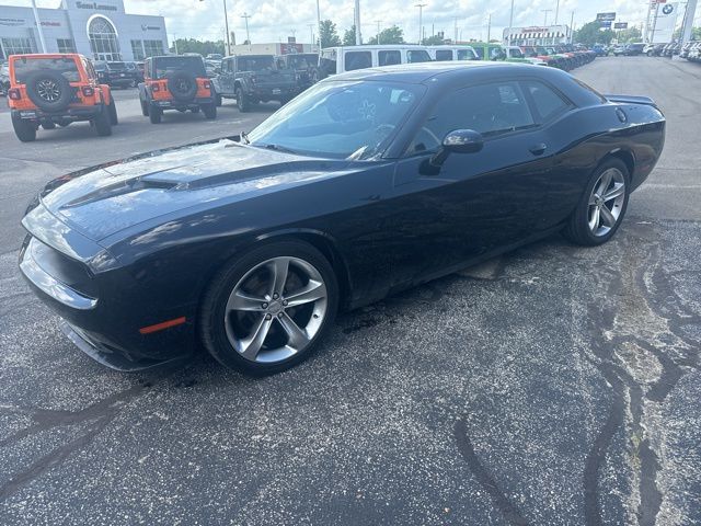 2018 Dodge Challenger SXT photo 2