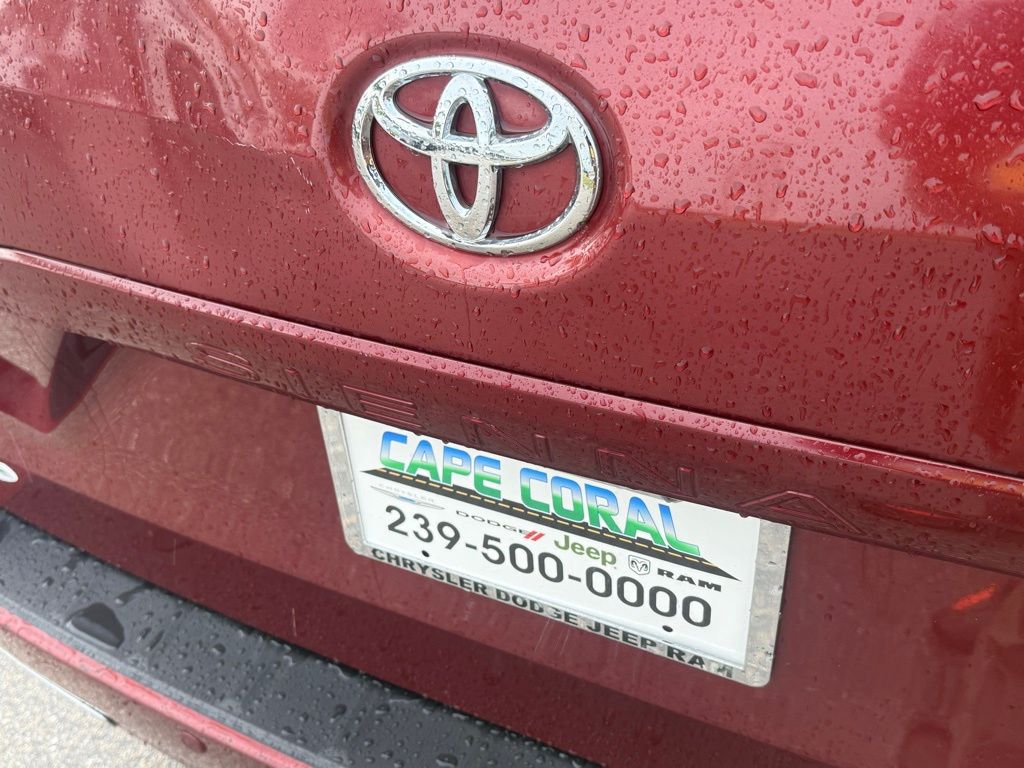 2017 Toyota Sienna L photo 26