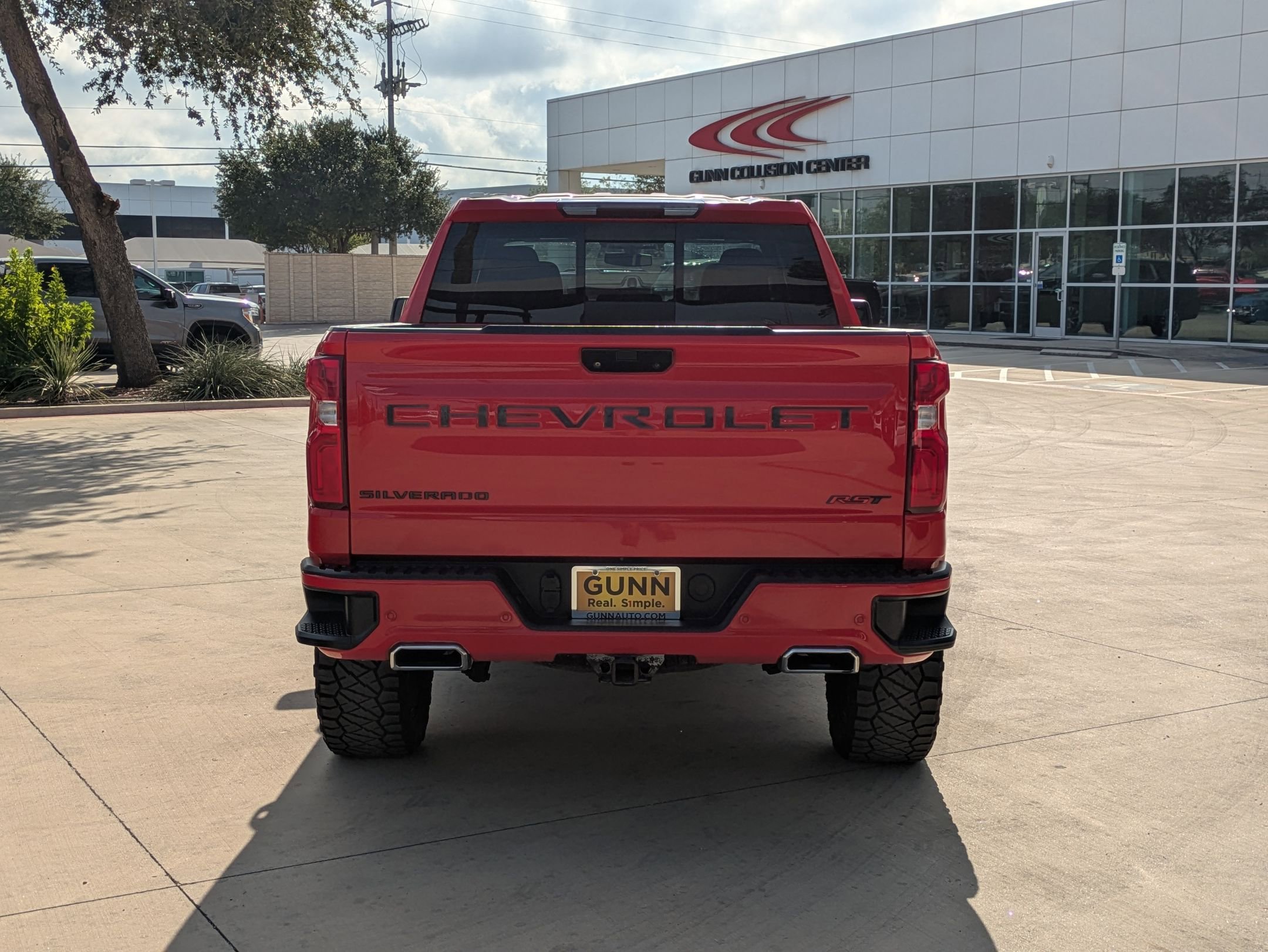 2020 Chevrolet Silverado 1500 RST photo 3