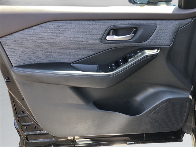 2023 Nissan Rogue SV photo 7
