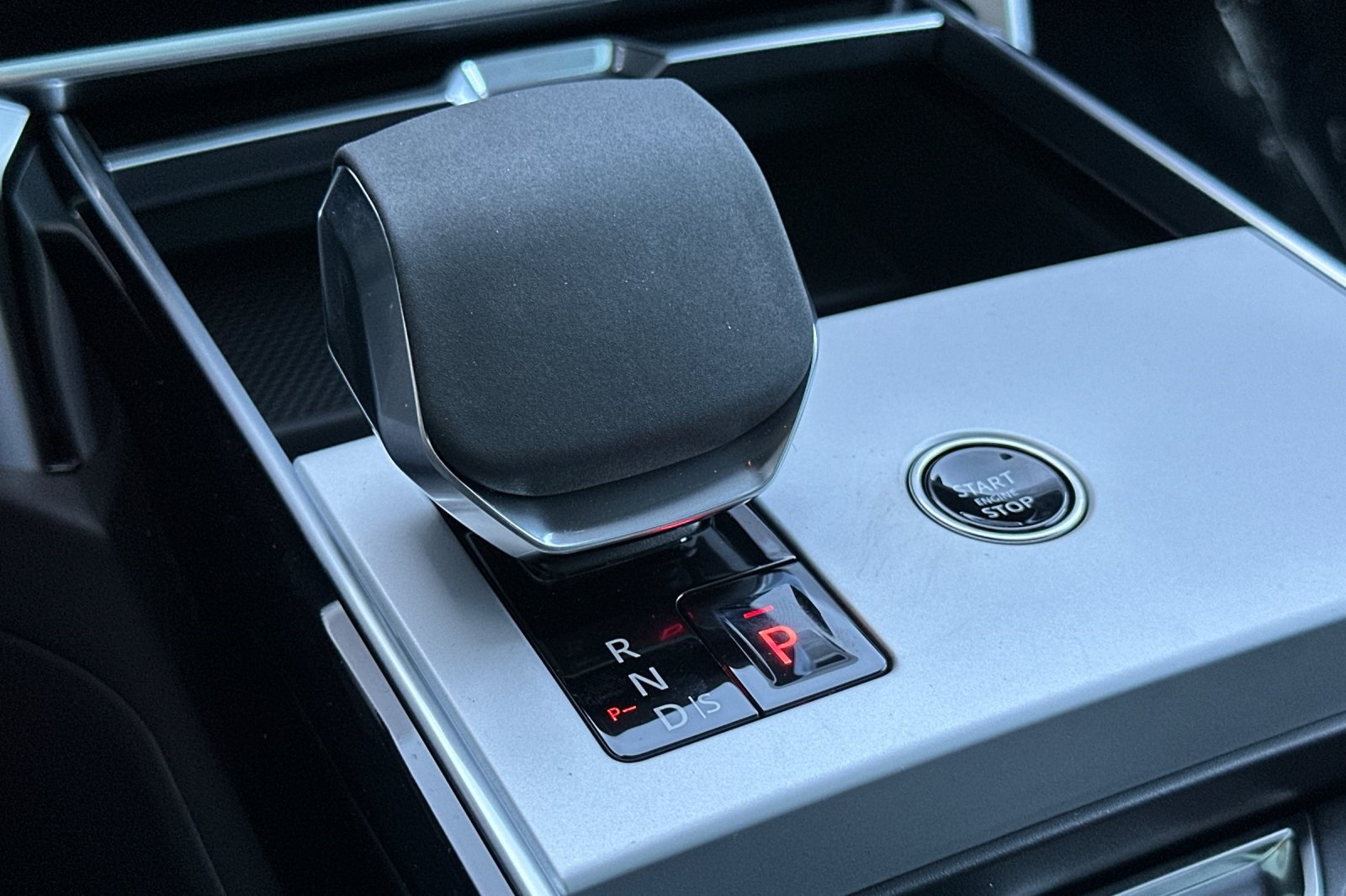 2025 Land Rover Range Rover SE photo 21