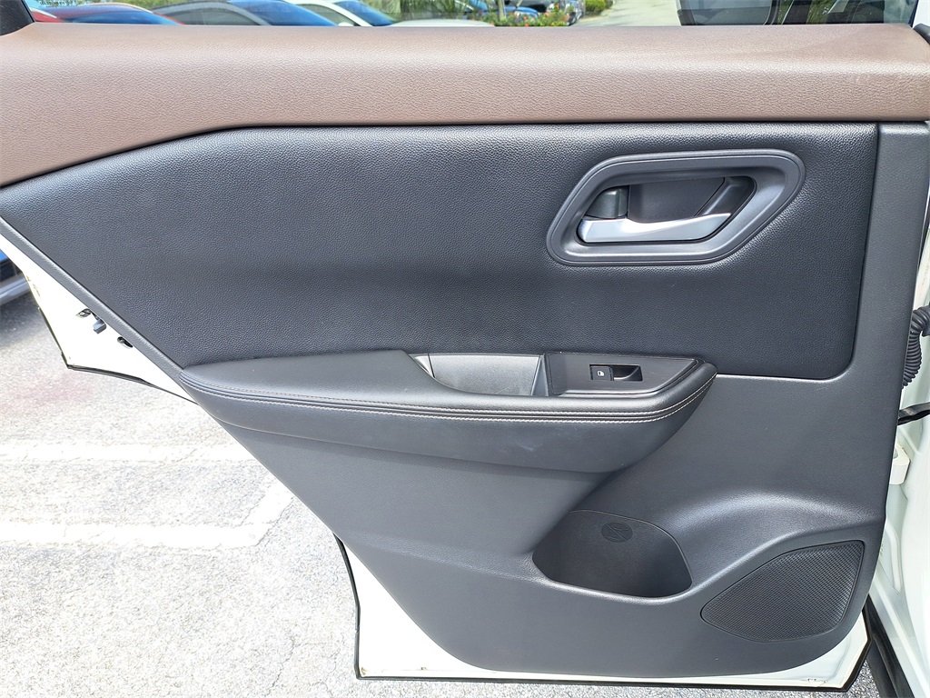 2021 Nissan Rogue SV photo 13
