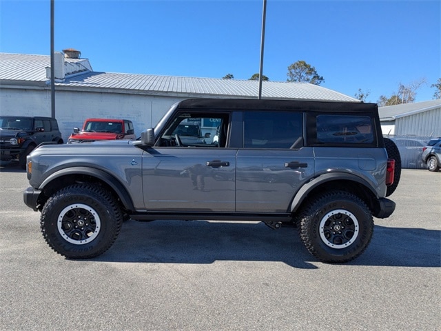 2024 Ford Bronco Black Diamond photo 6