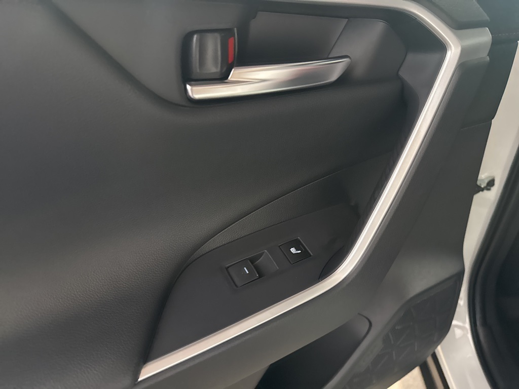 2025 Toyota RAV4 Hybrid XSE photo 23