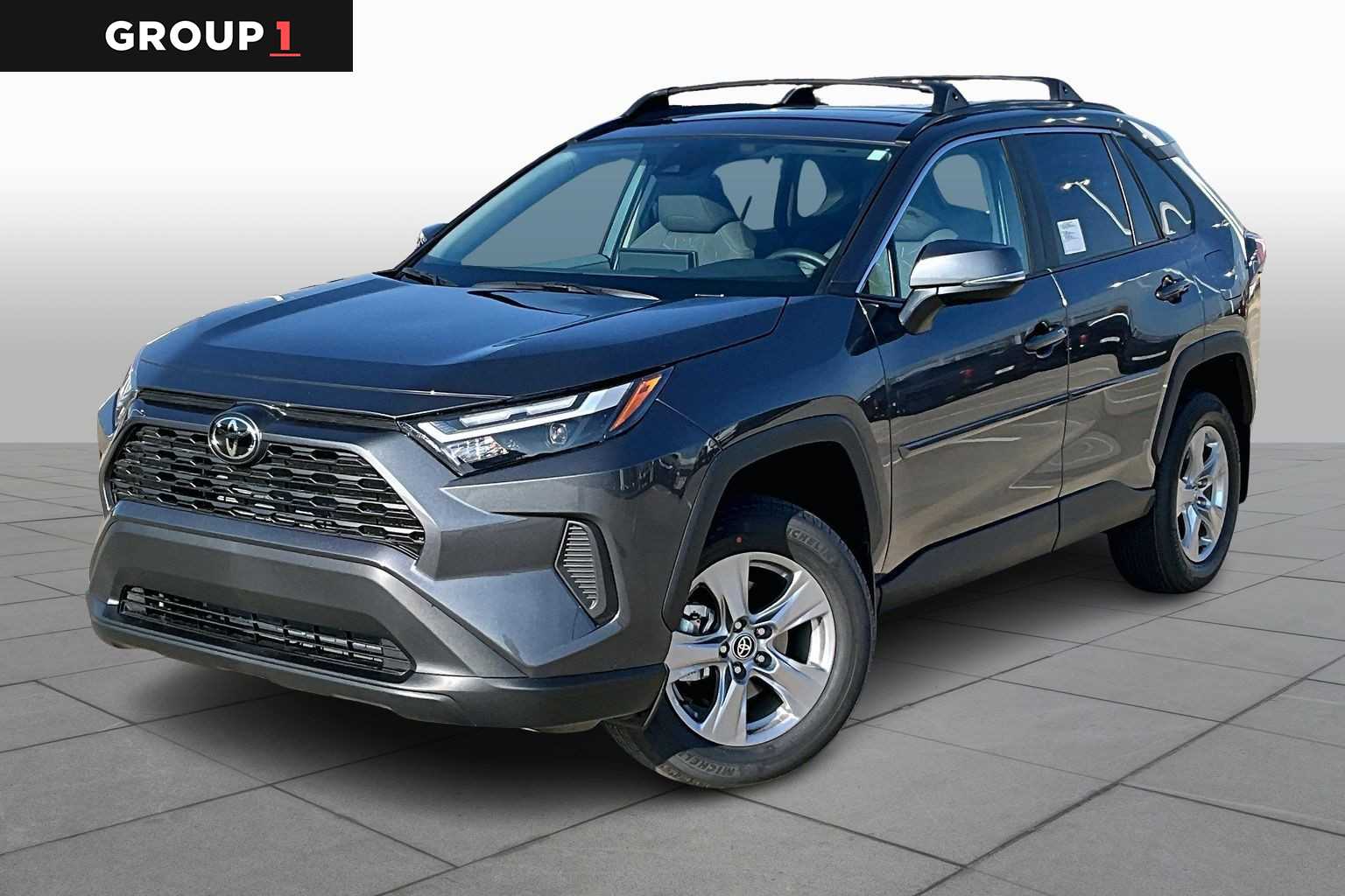 2025 Toyota RAV4 XLE's photo