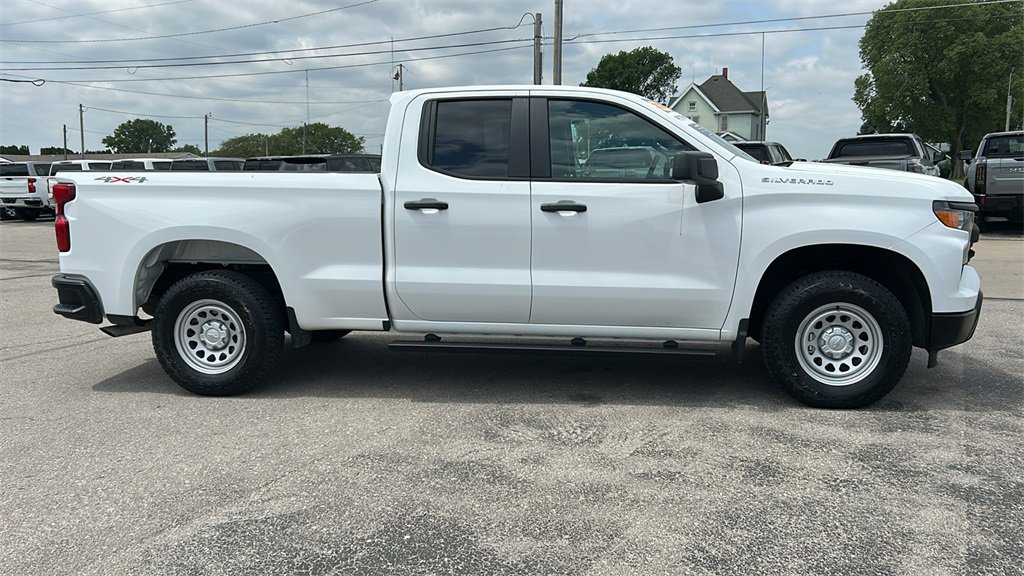 2024 Chevrolet Silverado 1500 photo 2