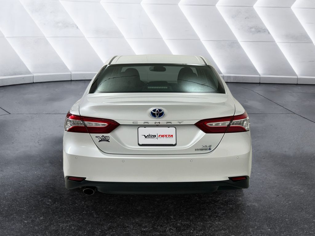 2018 Toyota Camry Hybrid XLE photo 3