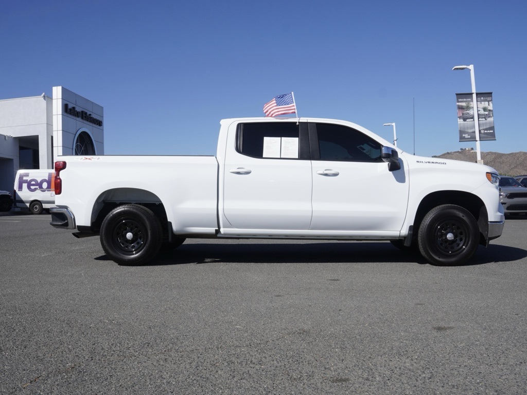 2024 Chevrolet Silverado 1500 LT photo 2
