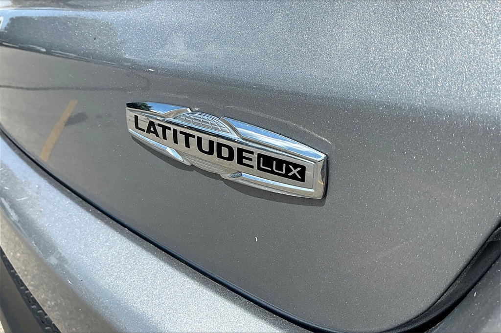 2022 Jeep Compass Latitude Lux photo 8