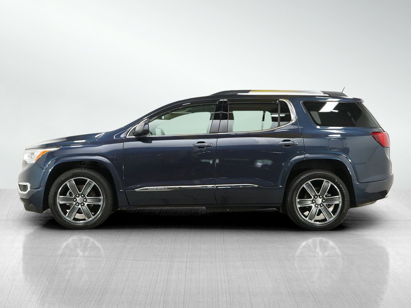 Used 2019 GMC Acadia Denali with VIN 1GKKNXLS3KZ129465 for sale in Roseville, Minnesota