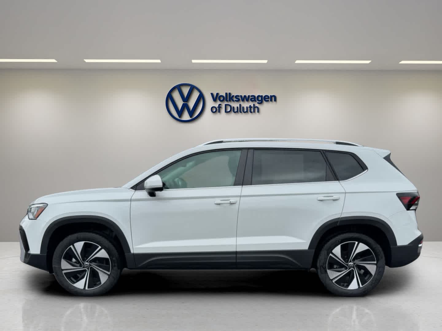 2025 Volkswagen Taos SE photo 2