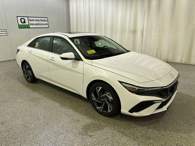 2025 Hyundai Elantra Limited's photo