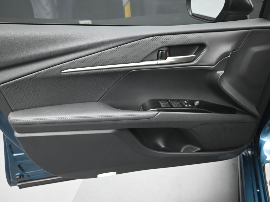 2025 Toyota Camry XSE photo 17