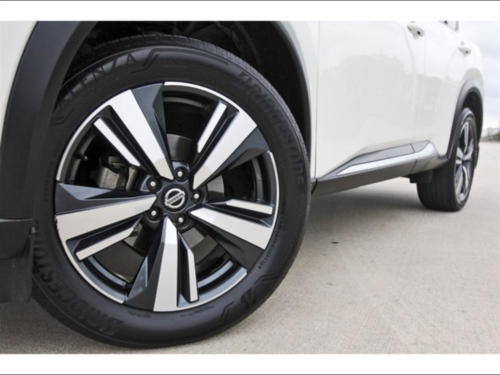 2021 Nissan Rogue SL White at TX Auto Group